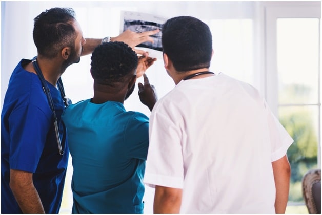 How to give first aid for dental injuries