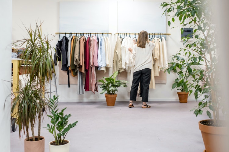 How to Start a Women’s Clothing Retail Business