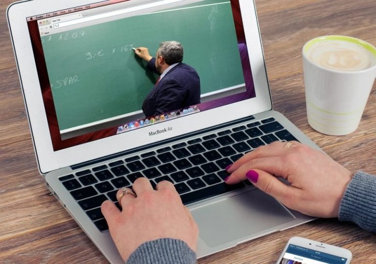 Things to Remember Before Putting Your Kids to Online Classes